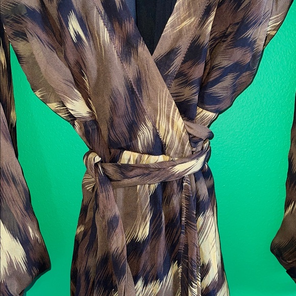 Diane Von Furstenberg Animal Print Long Sleeve Wrap Dress - Picture 4 of 6